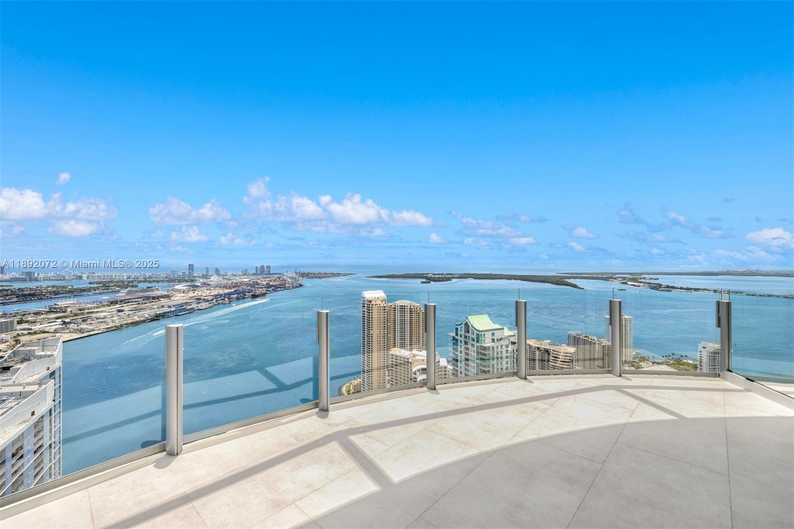 ASTON MARTIN RESIDENCES - Residential