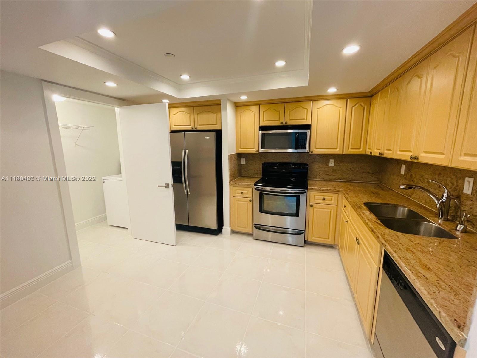 Key Biscayne, Florida 33149, United States, 2 Bedrooms Bedrooms, ,2 BathroomsBathrooms,Residential,Active,75031