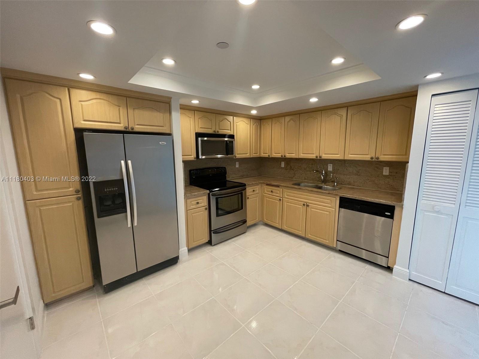 Key Biscayne, Florida 33149, United States, 2 Bedrooms Bedrooms, ,2 BathroomsBathrooms,Residential,Active,75031