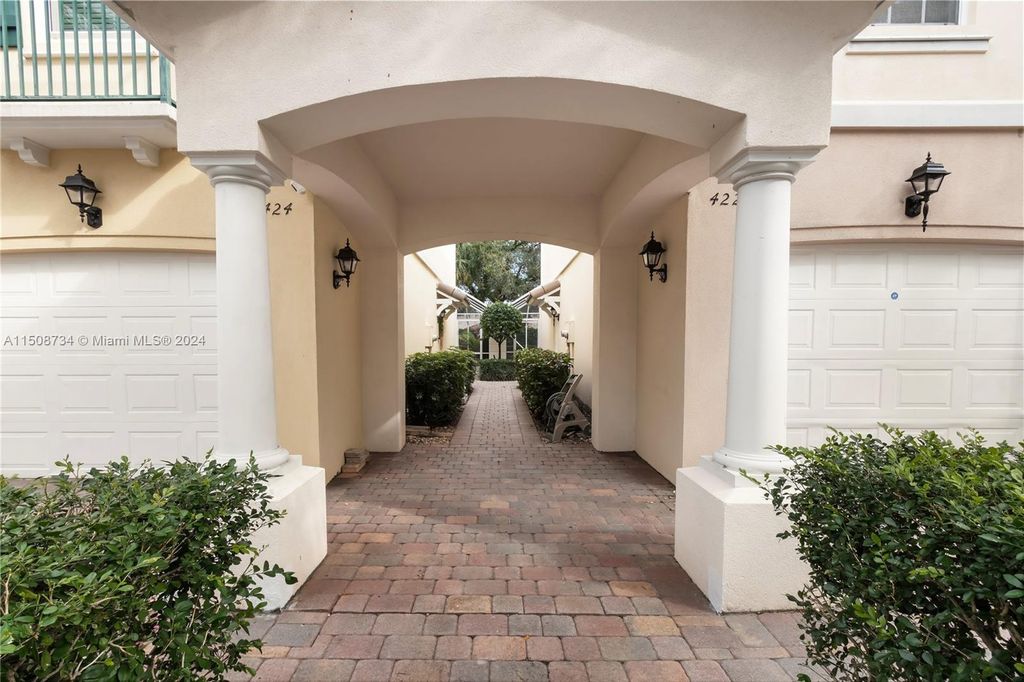 Photo of 422 Capistrano Dr #422, Palm Beach Gardens, FL 33410 (MLS # A11508734)