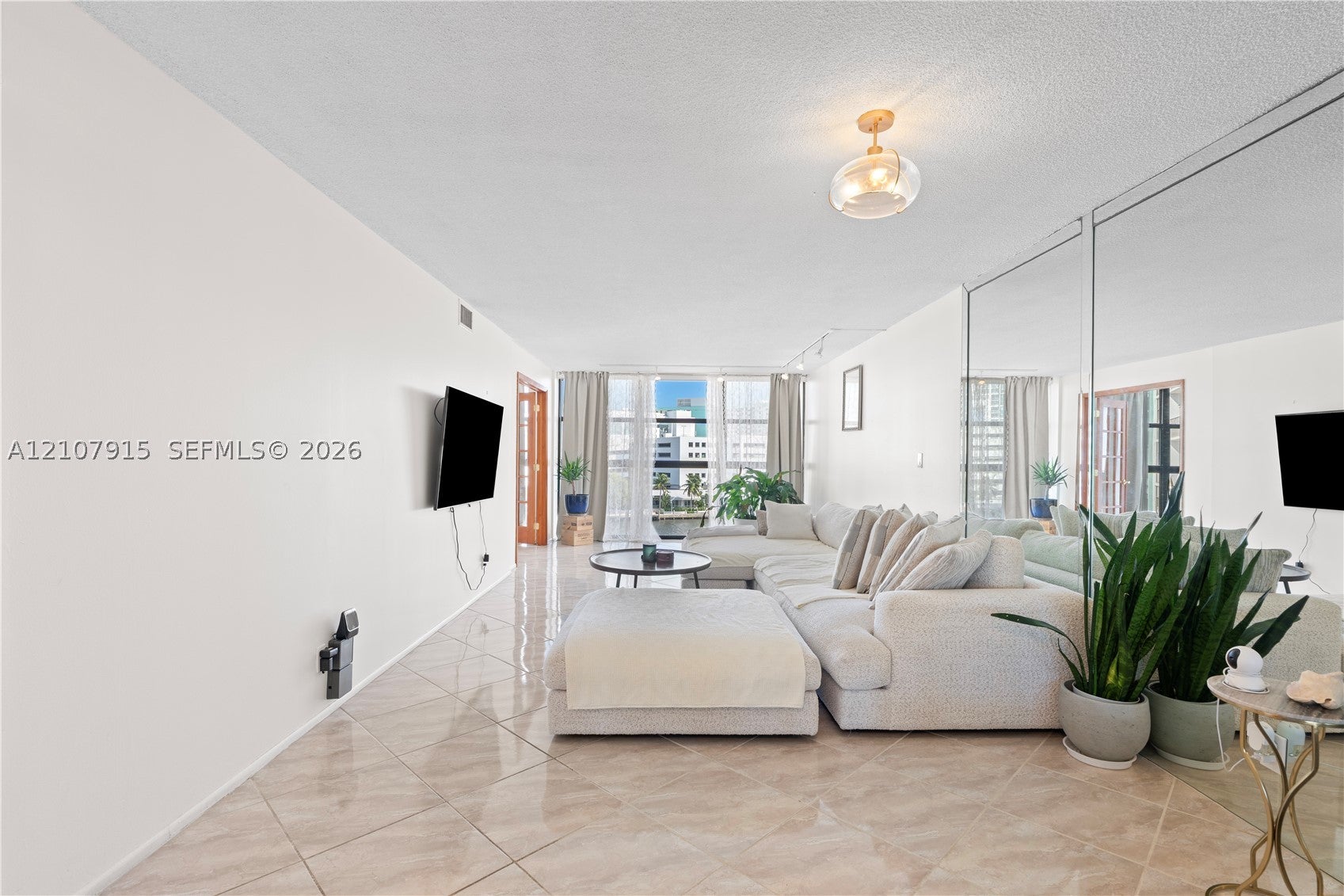 400 Leslie Dr 622