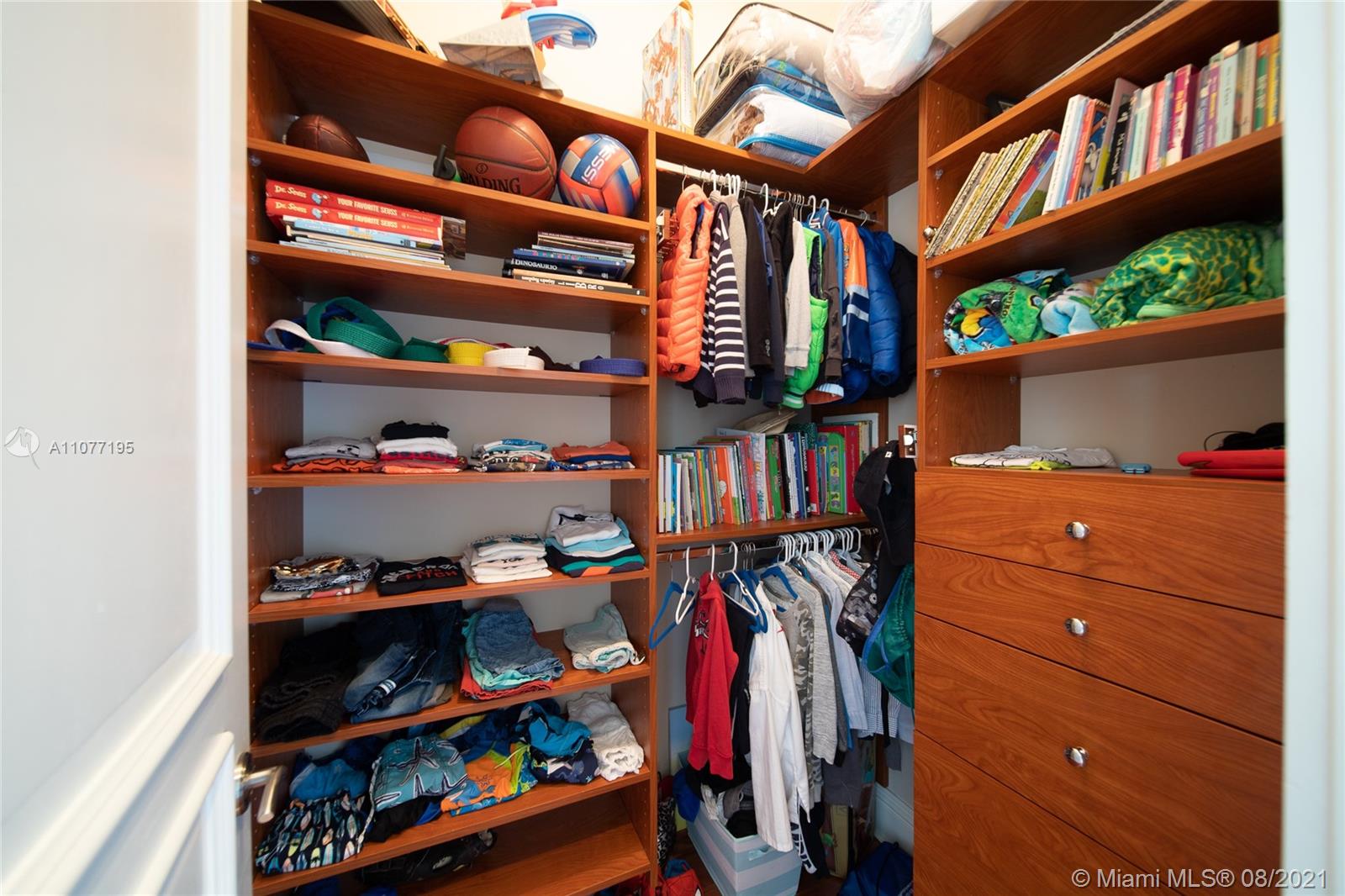 TROPICAL ISLE HOMES SUB 4 - Residential