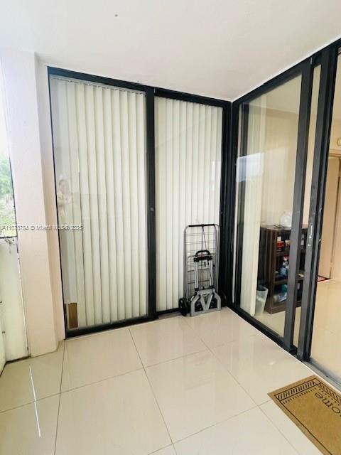 GREENGLADES CONDO IV - Residential