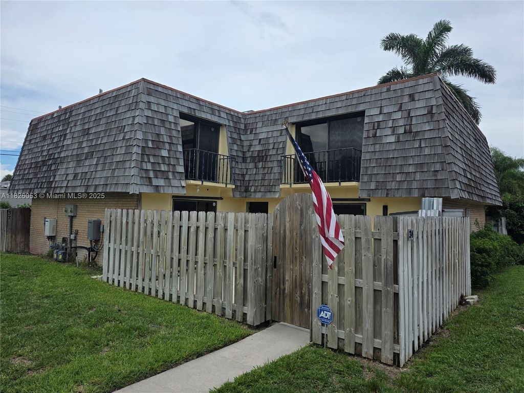 Photo of 34 Lake Arbor Dr, Palm Springs, FL 33461 (MLS # A11826053)