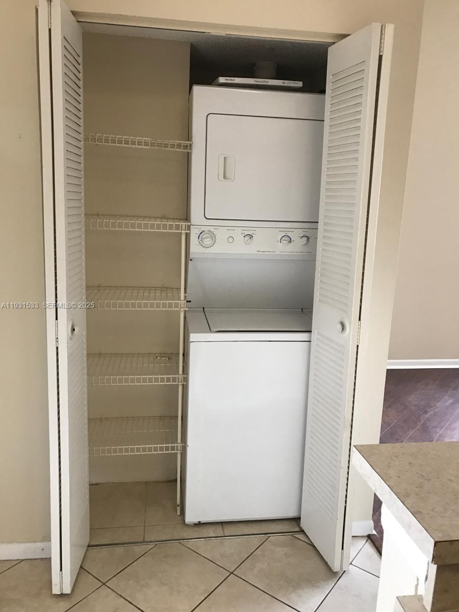 MARINA OAKS CONDO - Residential Lease