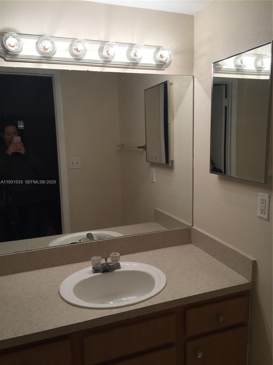 MARINA OAKS CONDO - Residential Lease