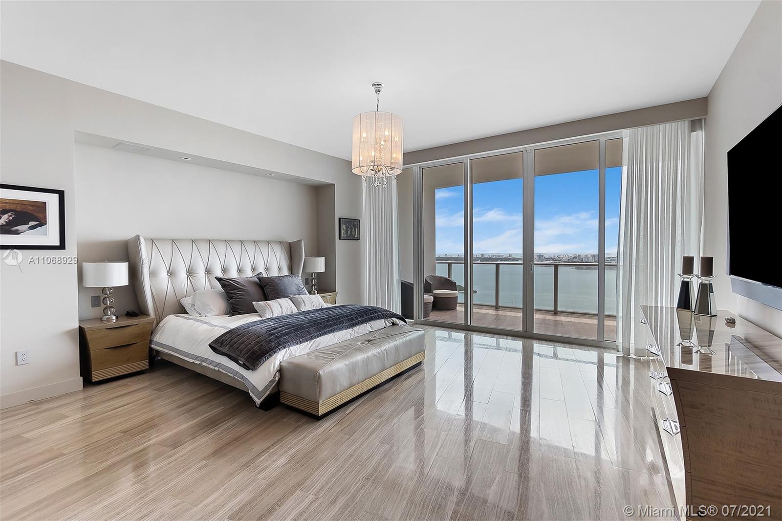 PARAMOUNT BAY CONDO - Residential