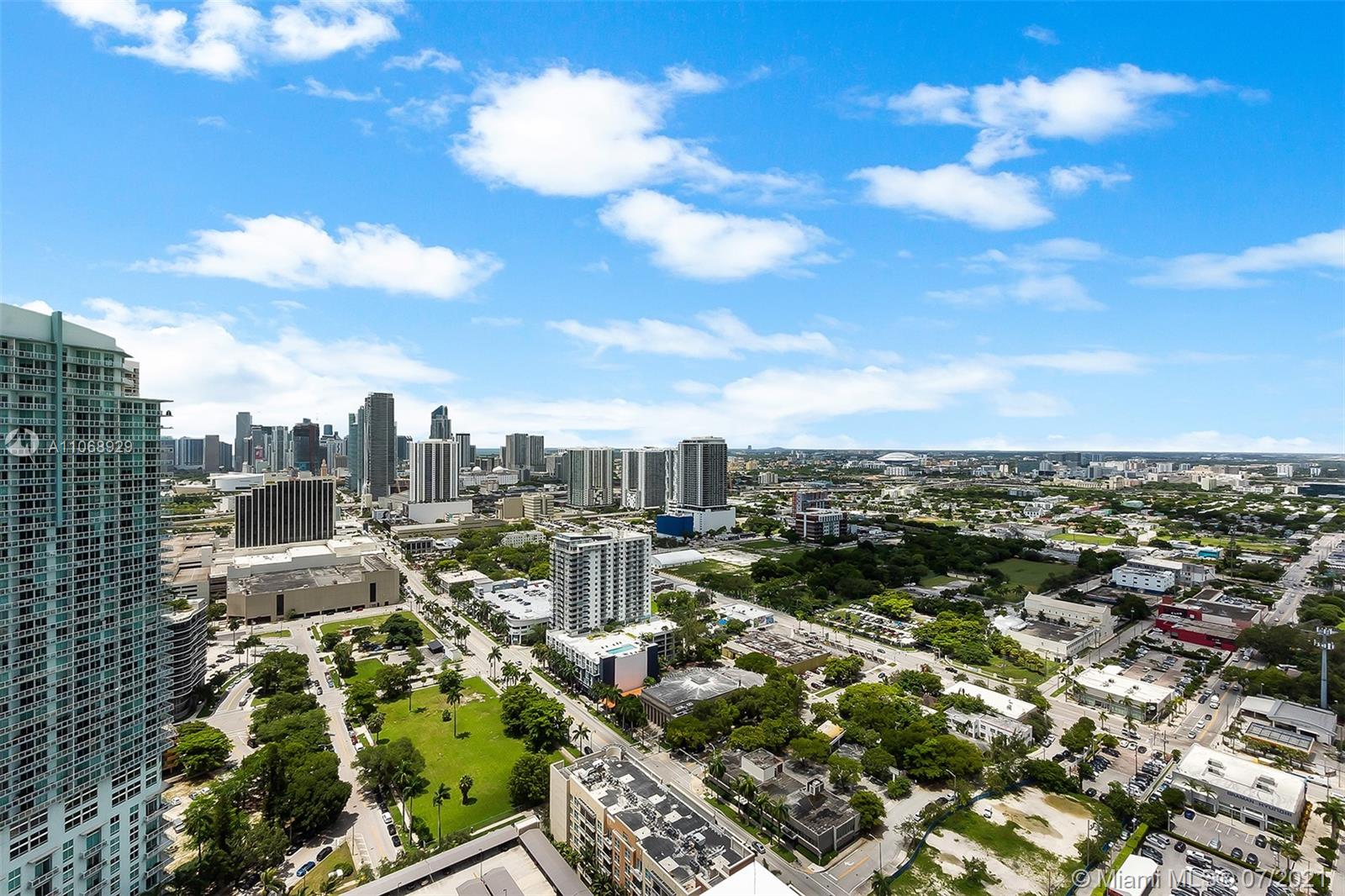 PARAMOUNT BAY CONDO - Residential