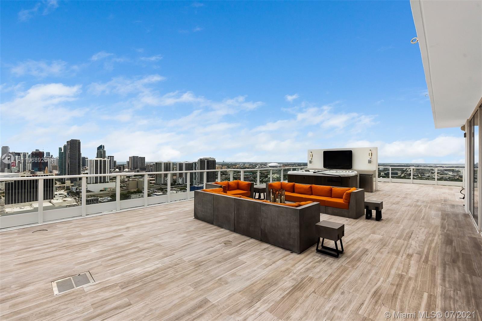 PARAMOUNT BAY CONDO - Residential