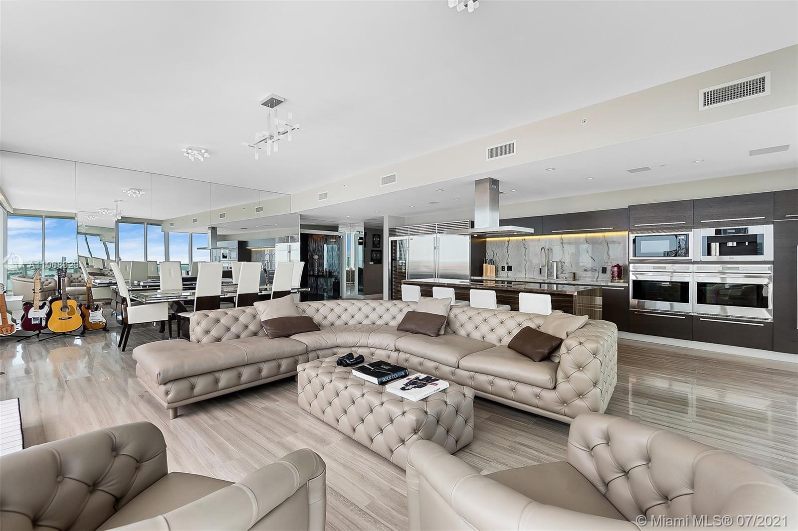 PARAMOUNT BAY CONDO - Residential