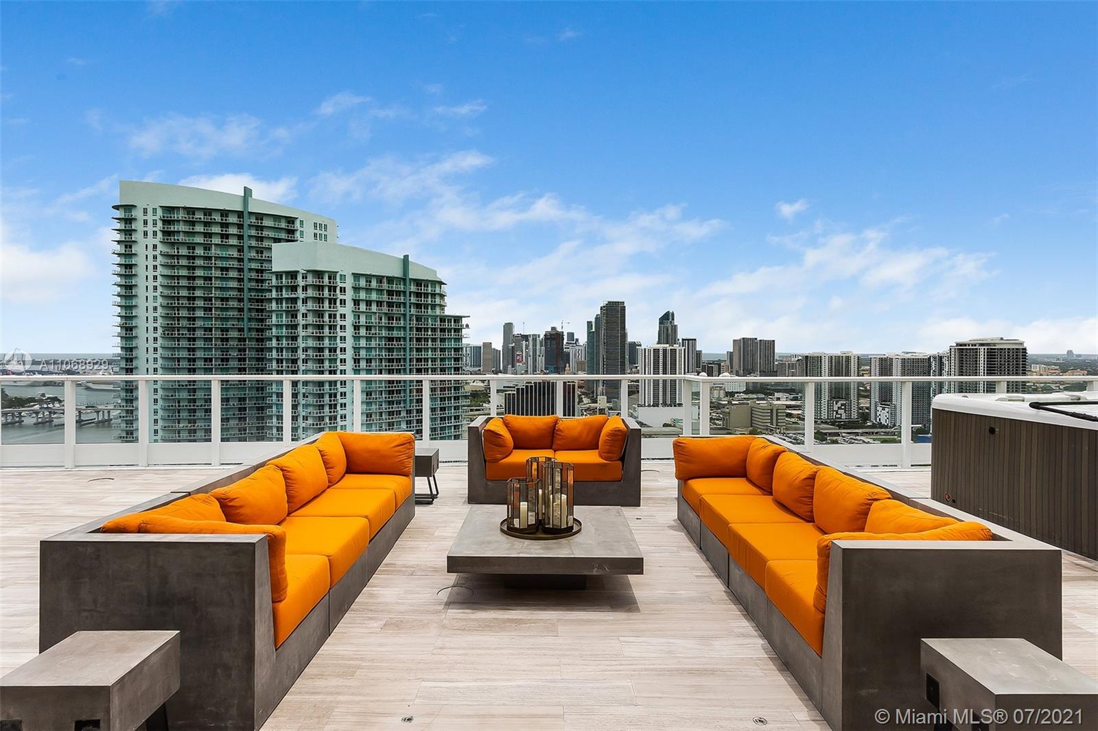 PARAMOUNT BAY CONDO - Residential
