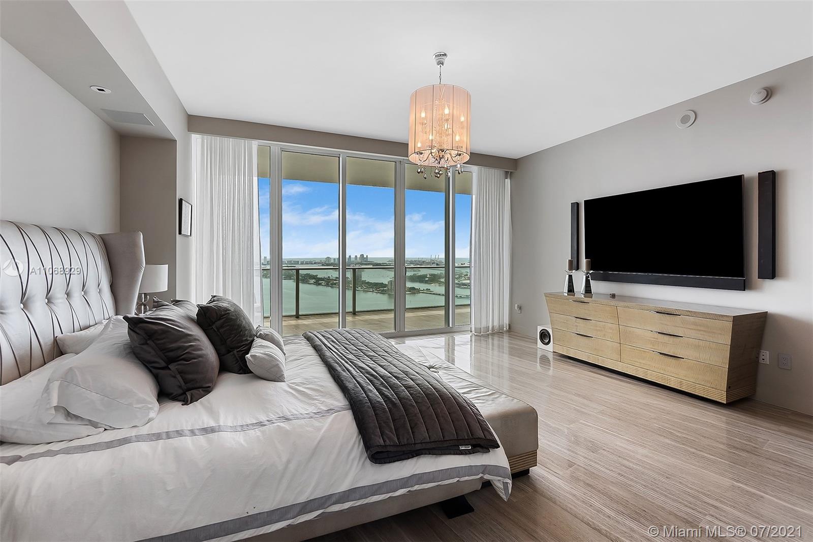 PARAMOUNT BAY CONDO - Residential