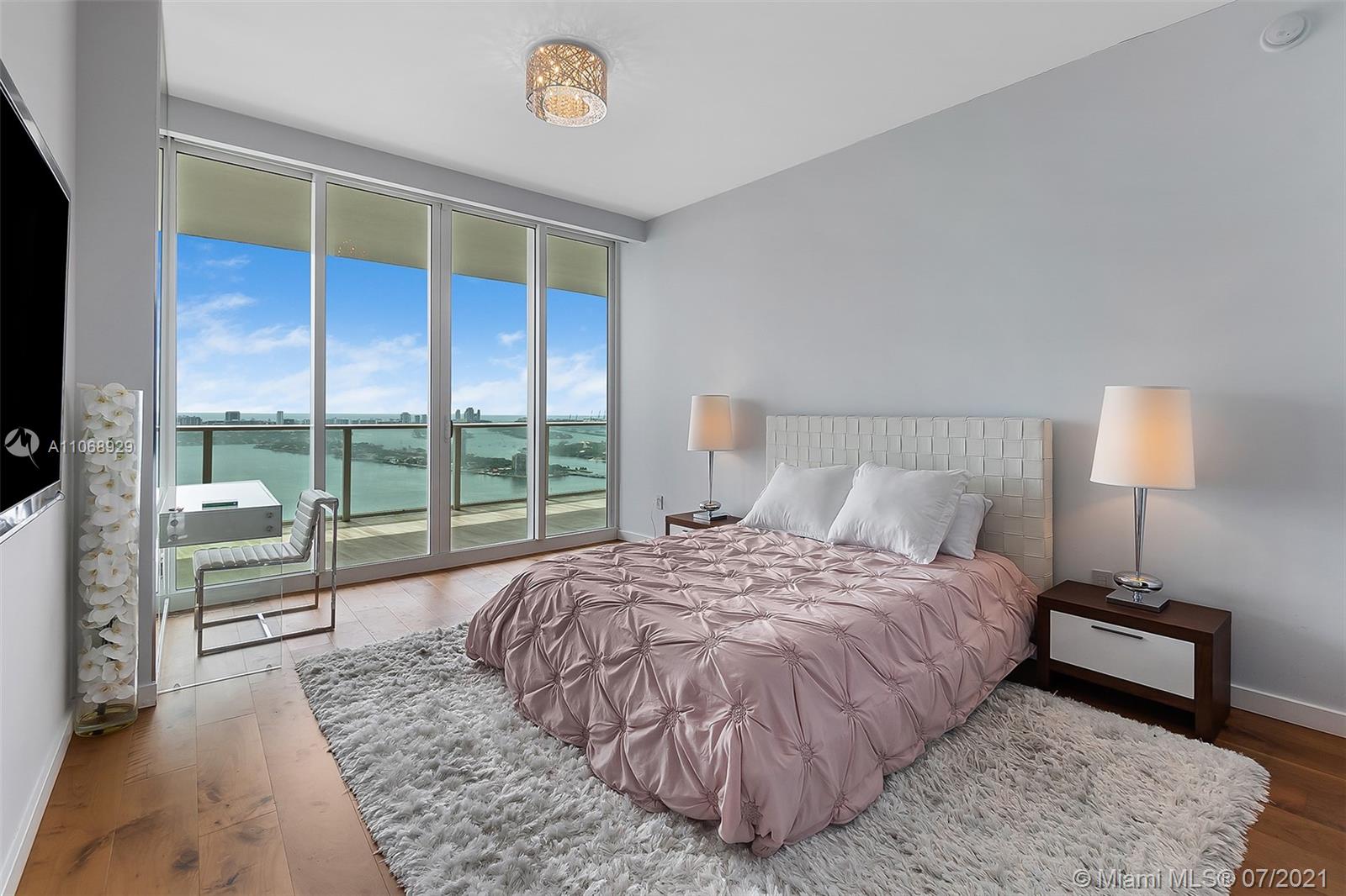 PARAMOUNT BAY CONDO - Residential