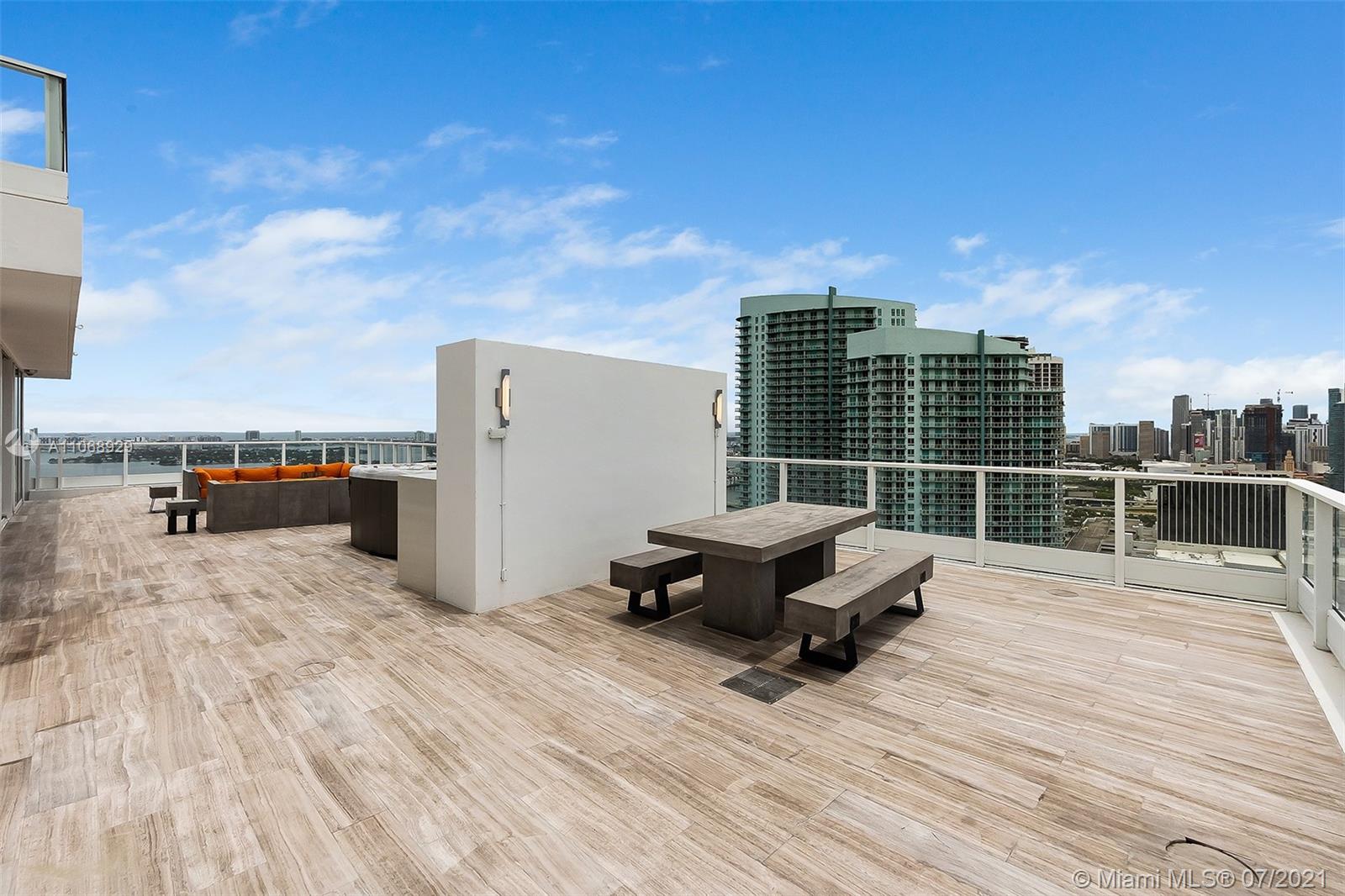 PARAMOUNT BAY CONDO - Residential