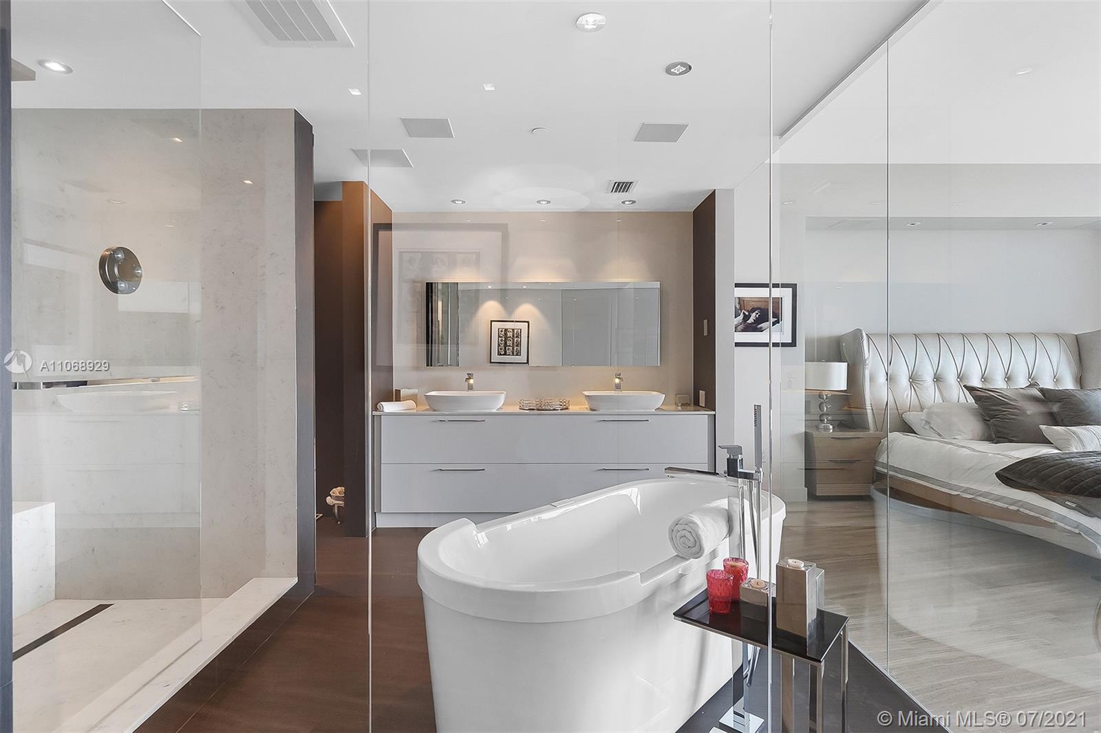 PARAMOUNT BAY CONDO - Residential