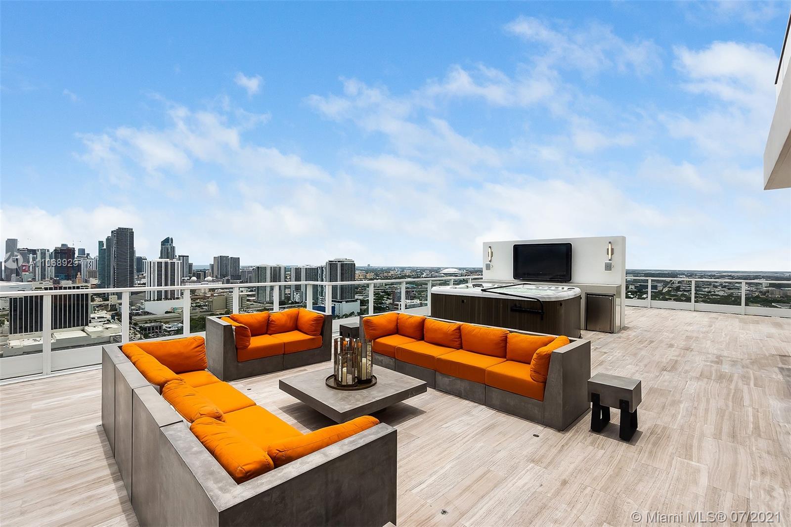 PARAMOUNT BAY CONDO - Residential