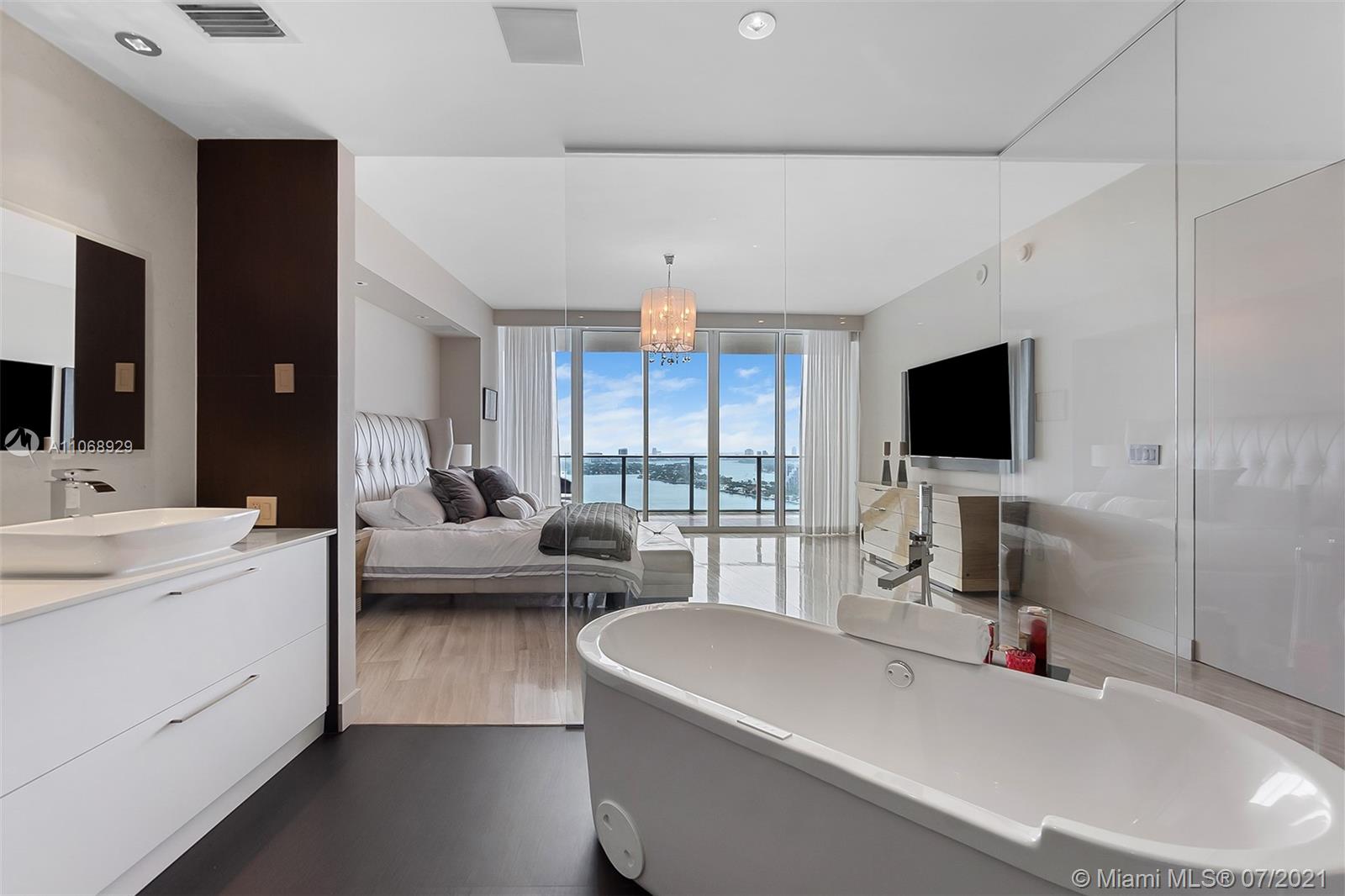 PARAMOUNT BAY CONDO - Residential