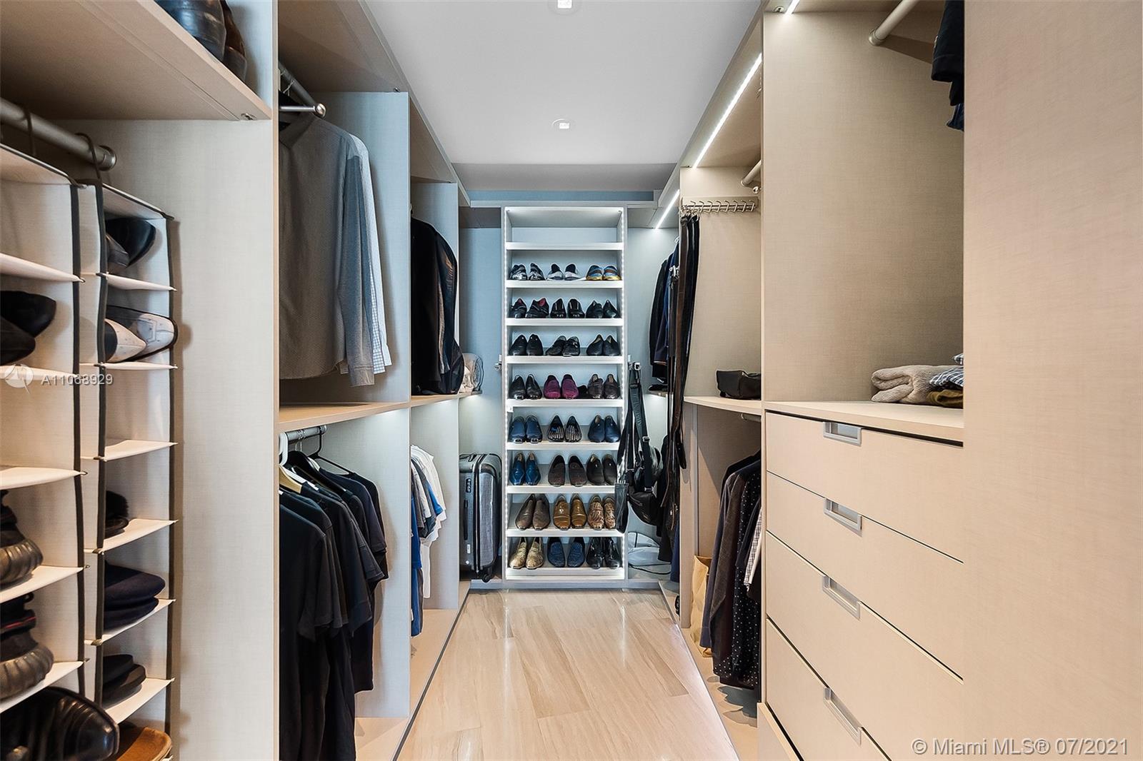 PARAMOUNT BAY CONDO - Residential