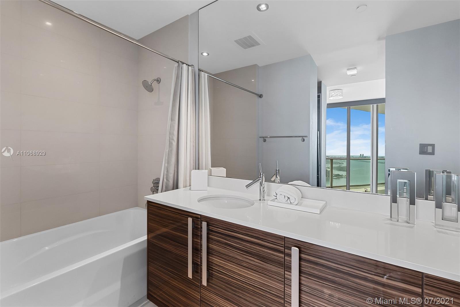 PARAMOUNT BAY CONDO - Residential