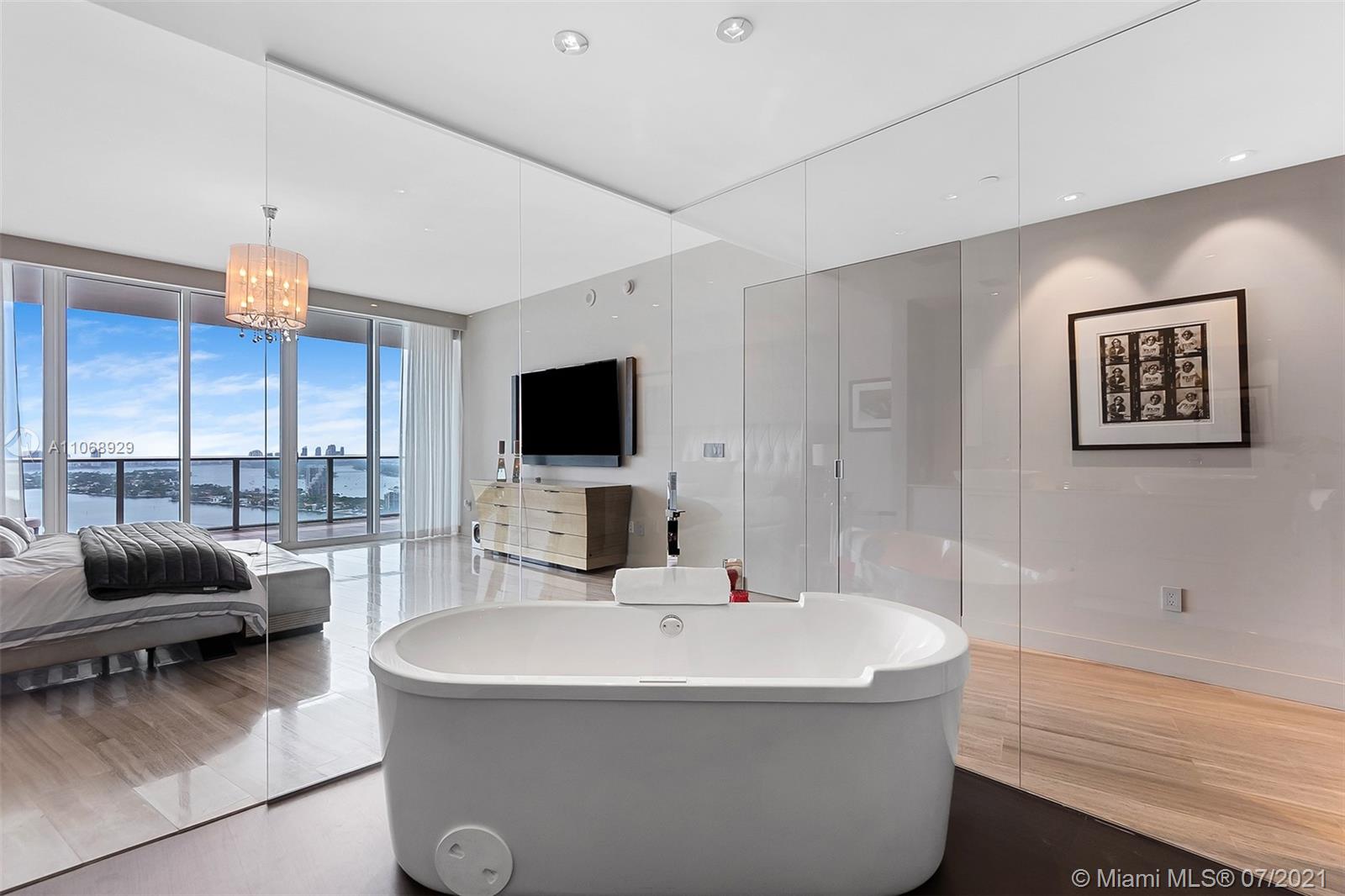 PARAMOUNT BAY CONDO - Residential