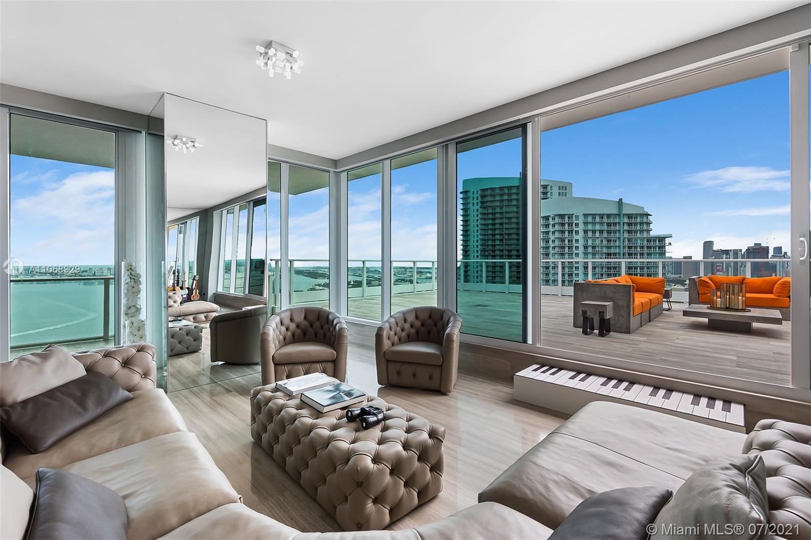 PARAMOUNT BAY CONDO - Residential