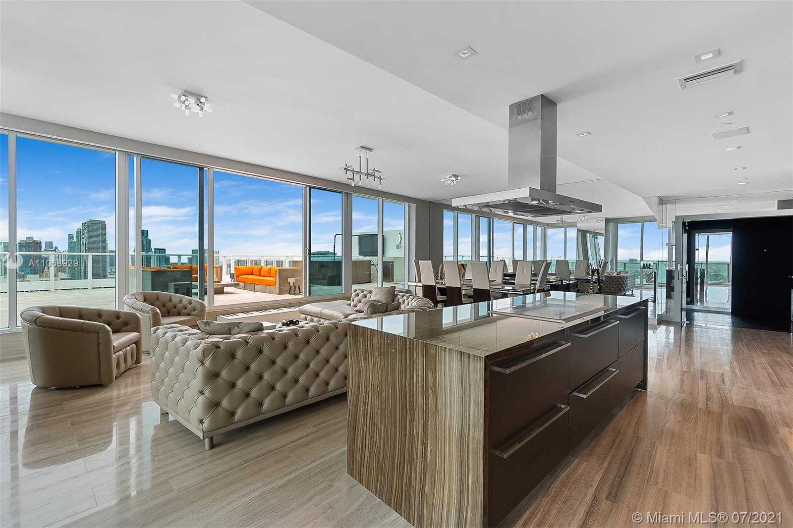 PARAMOUNT BAY CONDO - Residential