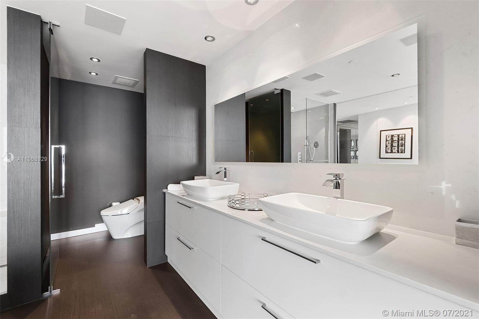 PARAMOUNT BAY CONDO - Residential