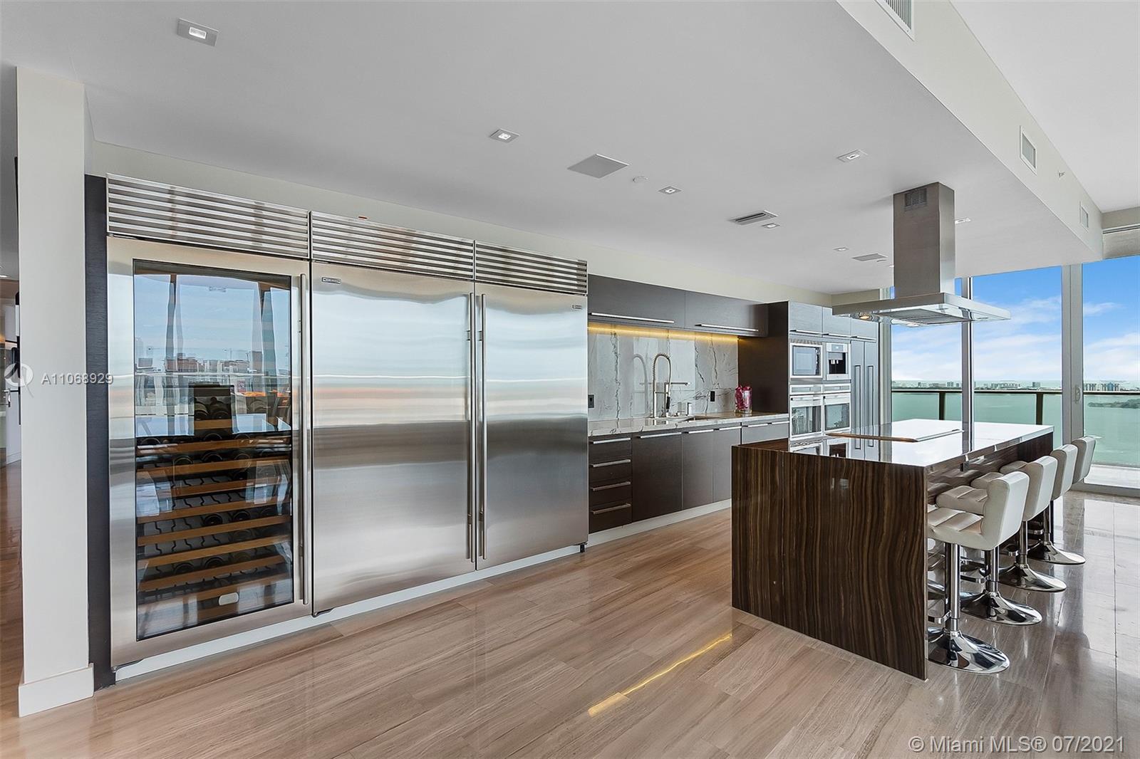 PARAMOUNT BAY CONDO - Residential