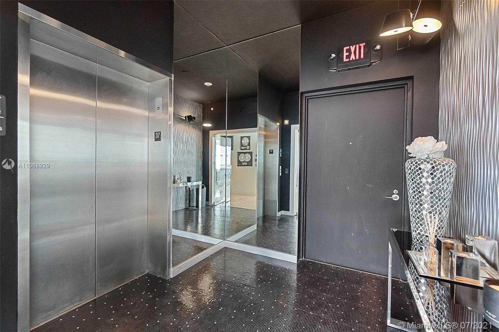 PARAMOUNT BAY CONDO - Residential