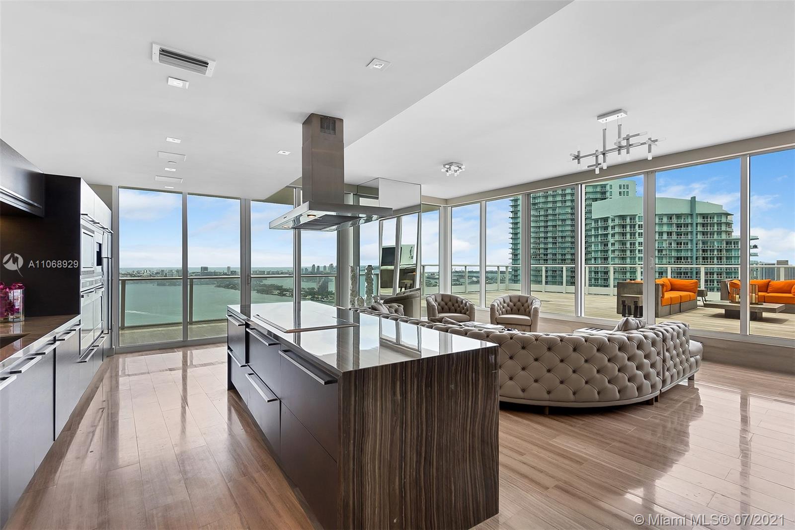 PARAMOUNT BAY CONDO - Residential