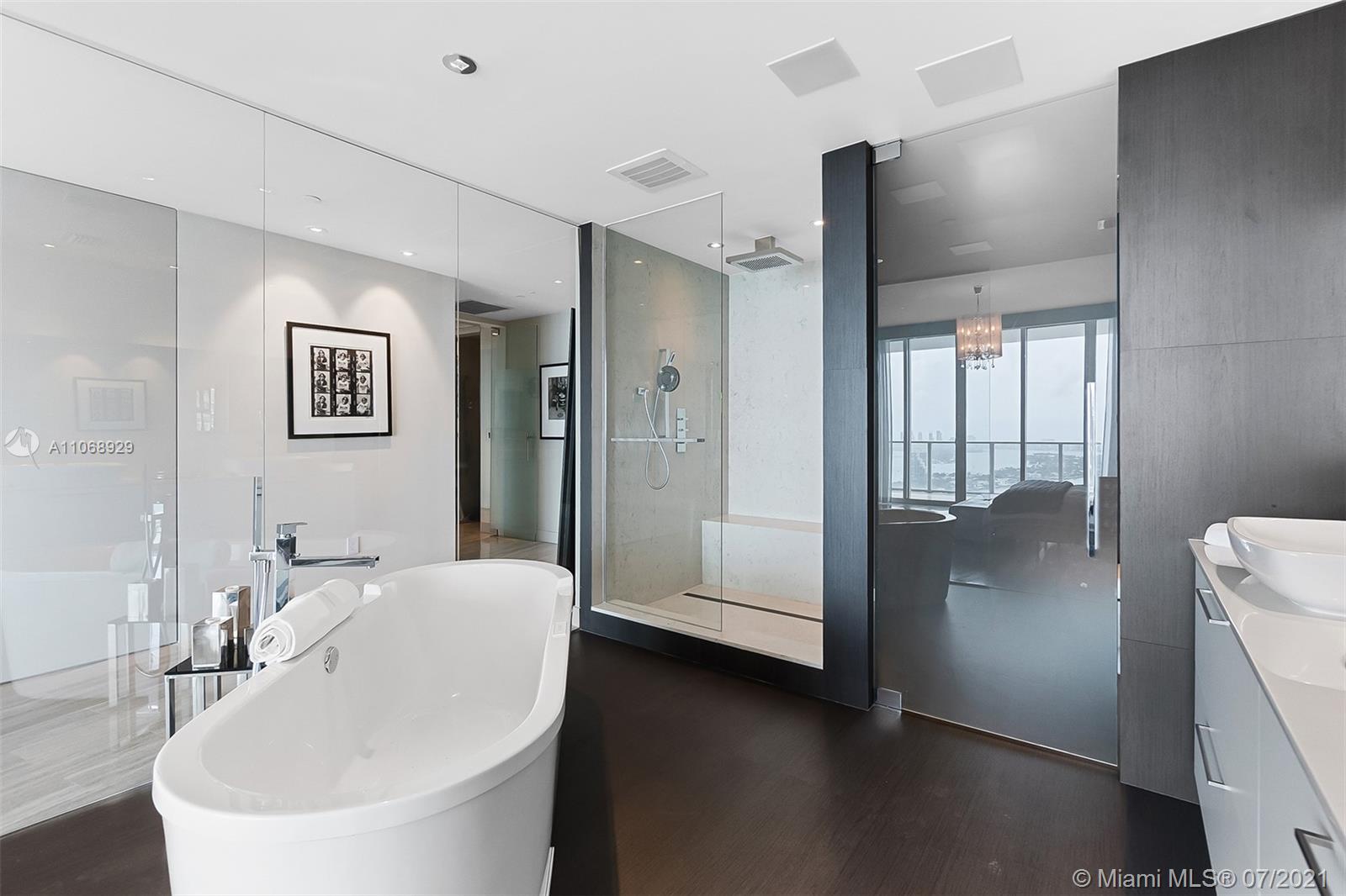 PARAMOUNT BAY CONDO - Residential