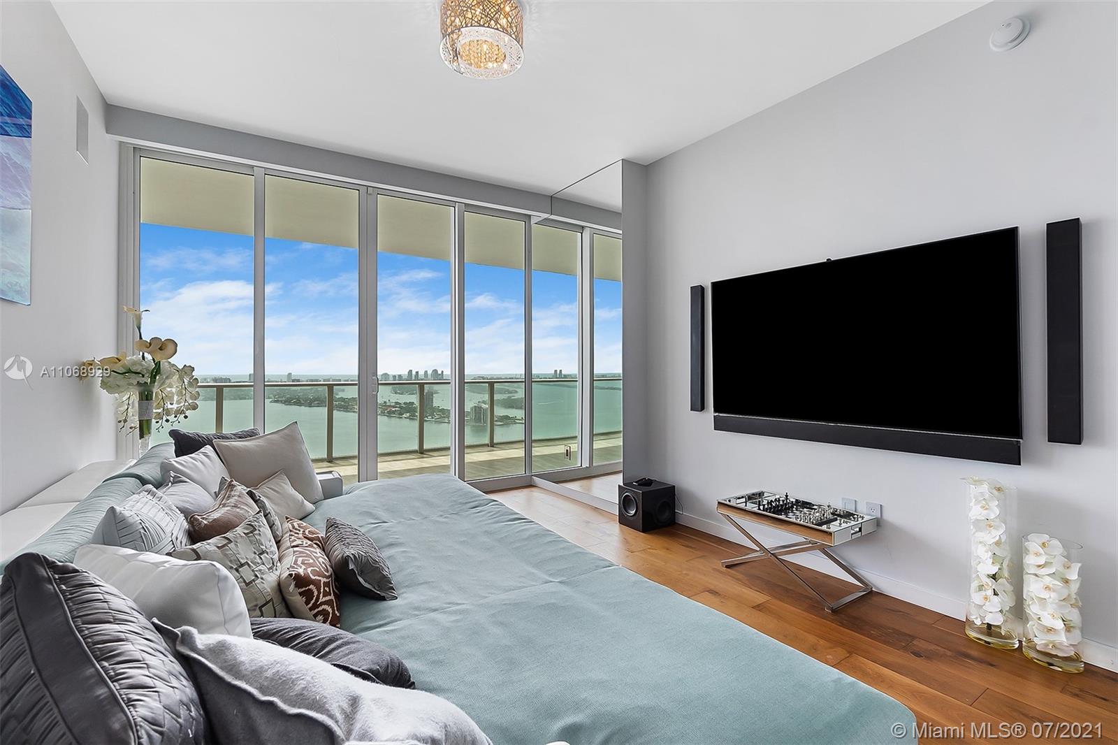 PARAMOUNT BAY CONDO - Residential