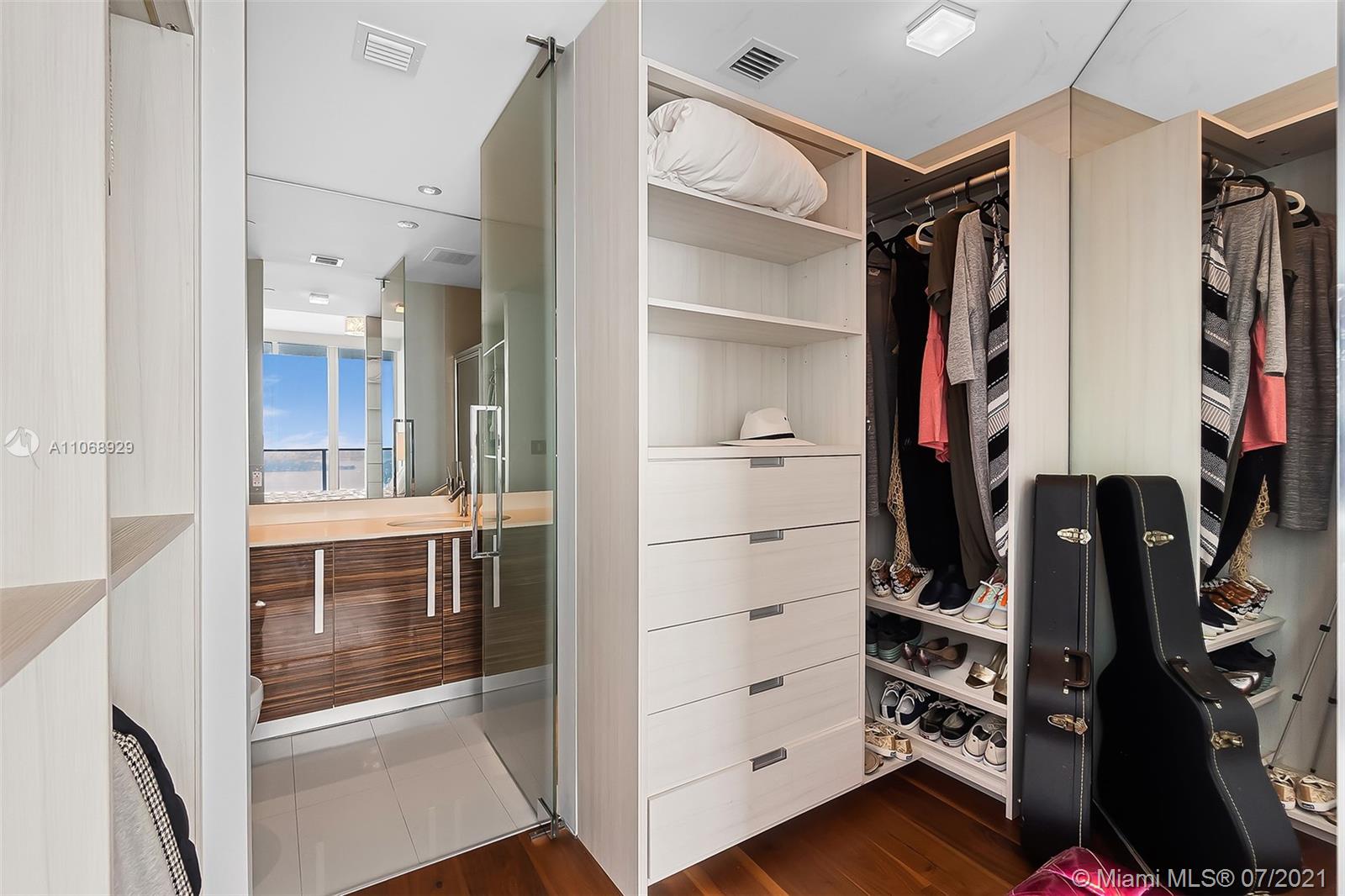 PARAMOUNT BAY CONDO - Residential