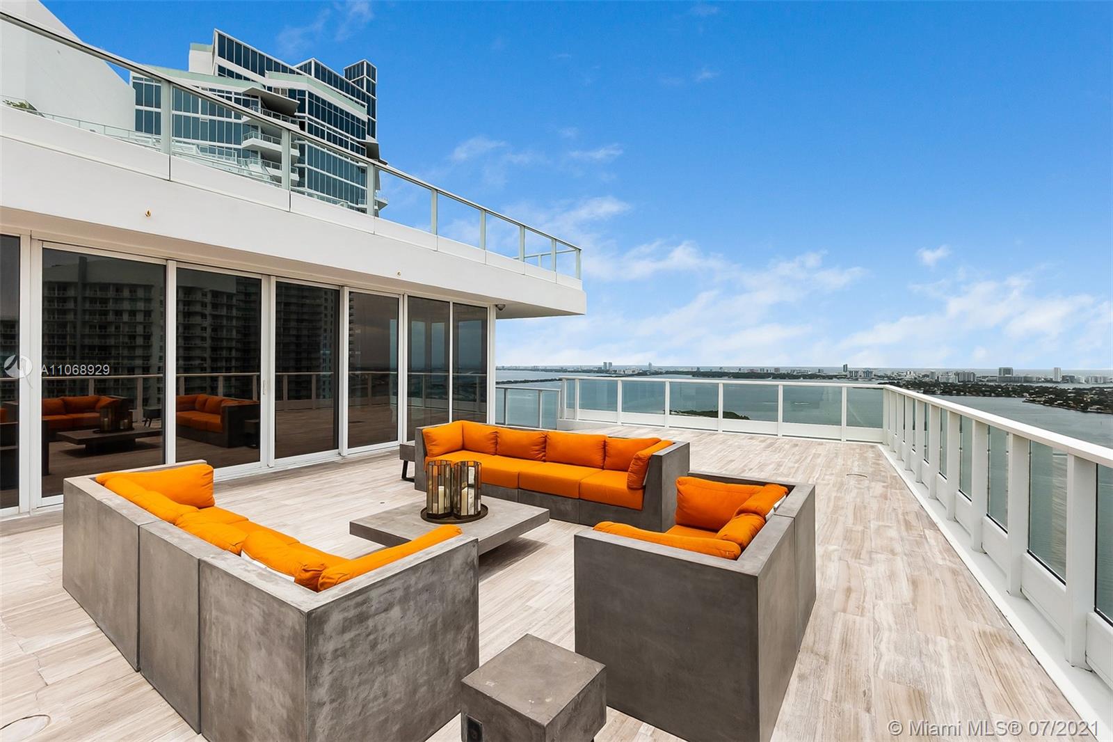 PARAMOUNT BAY CONDO - Residential