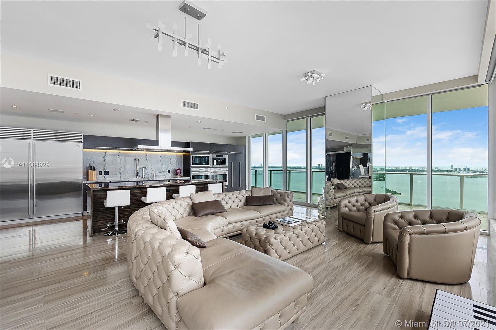 PARAMOUNT BAY CONDO - Residential