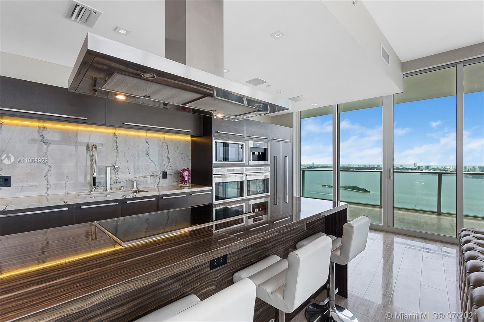 PARAMOUNT BAY CONDO - Residential