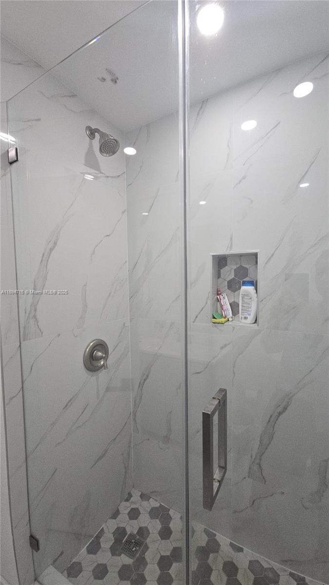 LAGO GRANDE SEVEN-C - Residential Lease