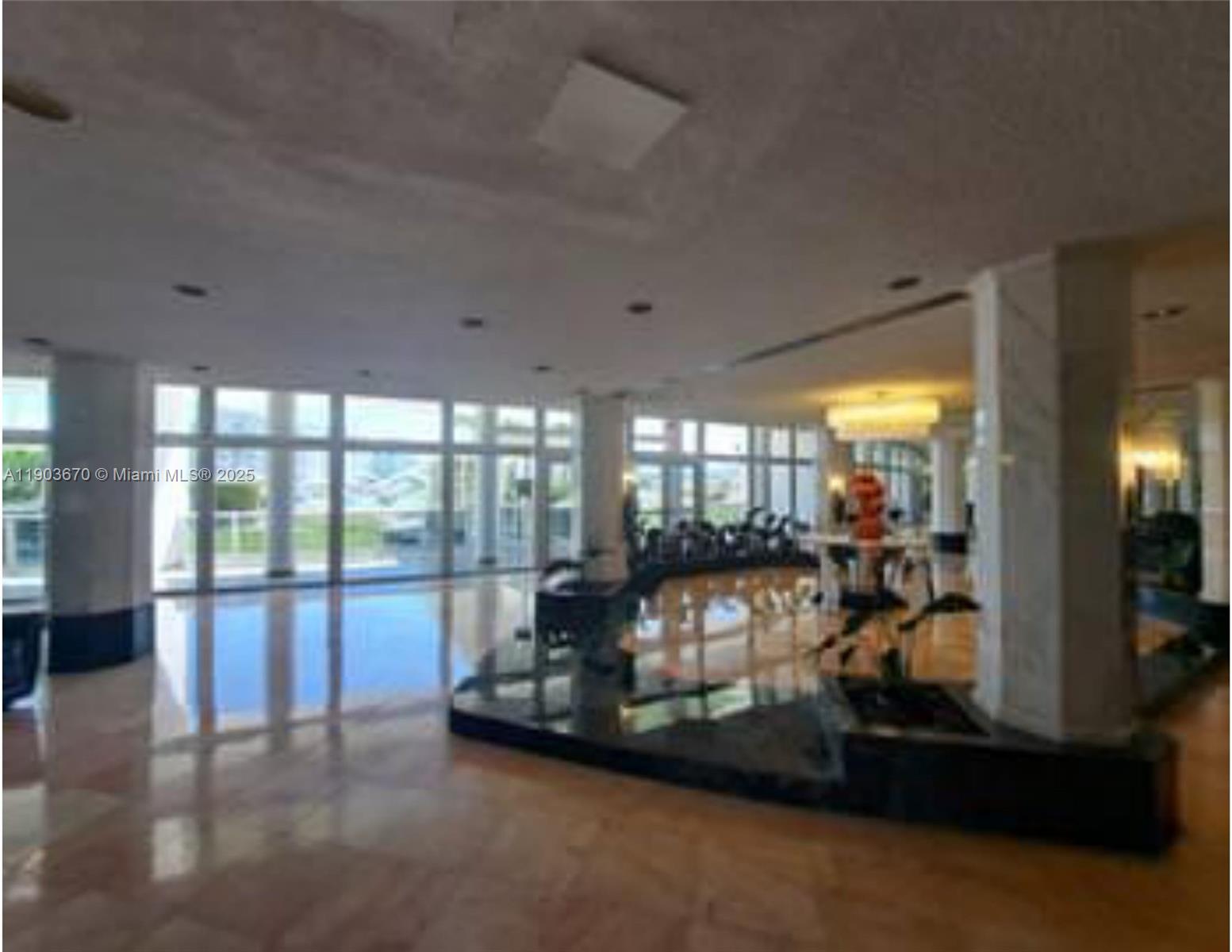 KING COLE CONDO - Residential
