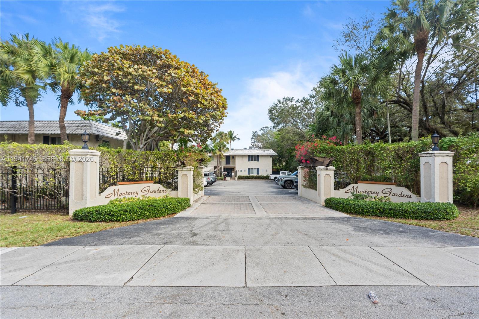 MONTEREY GARDENS OF PINEC - Residential