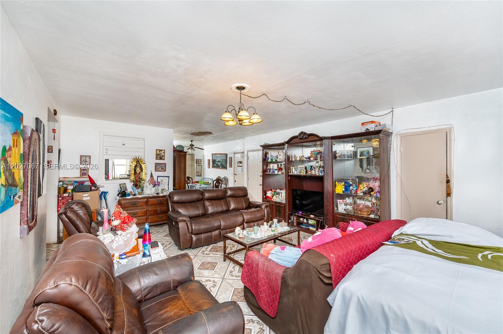 Properties 4 7712 Byron Ave 4