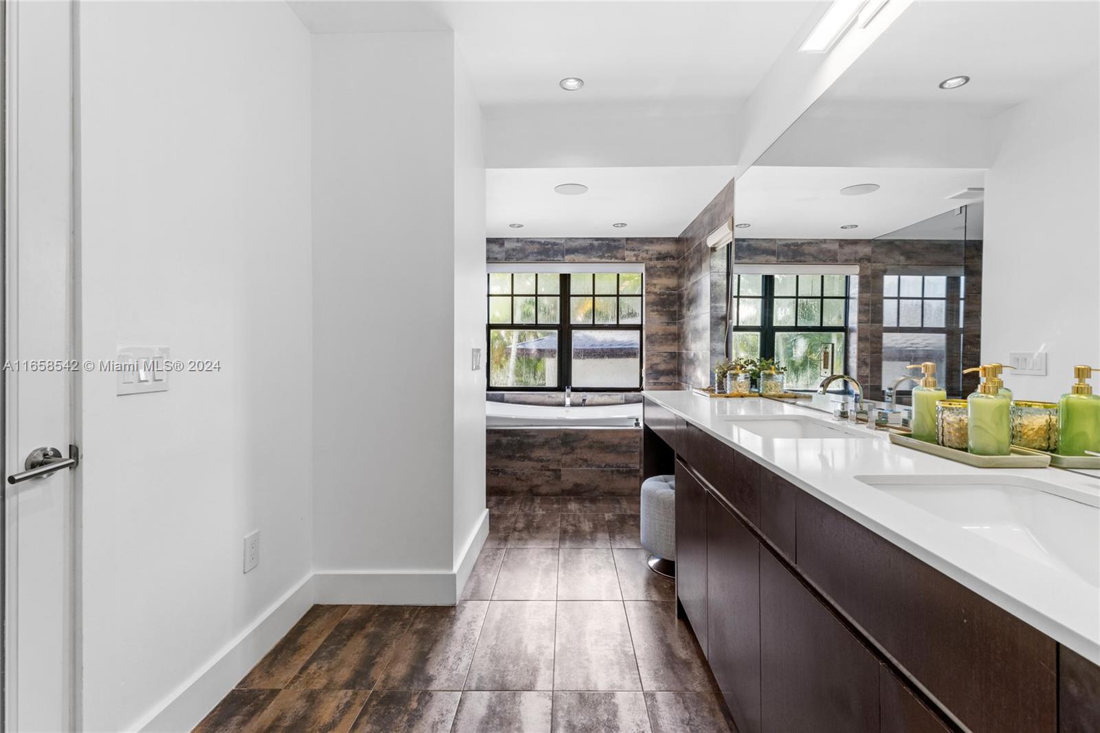 SPRING GARDEN - Residential