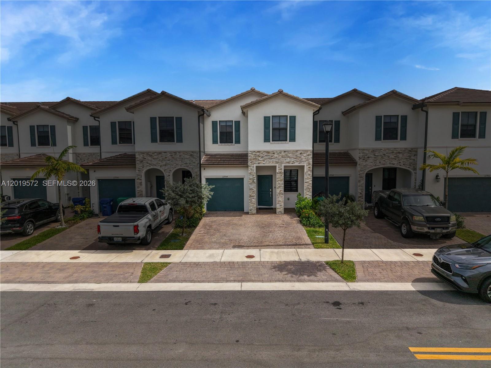 KENDALL ASSEMBLAGE NORTH - Residential
