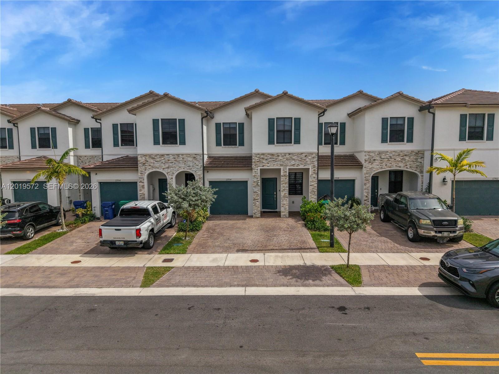 KENDALL ASSEMBLAGE NORTH - Residential