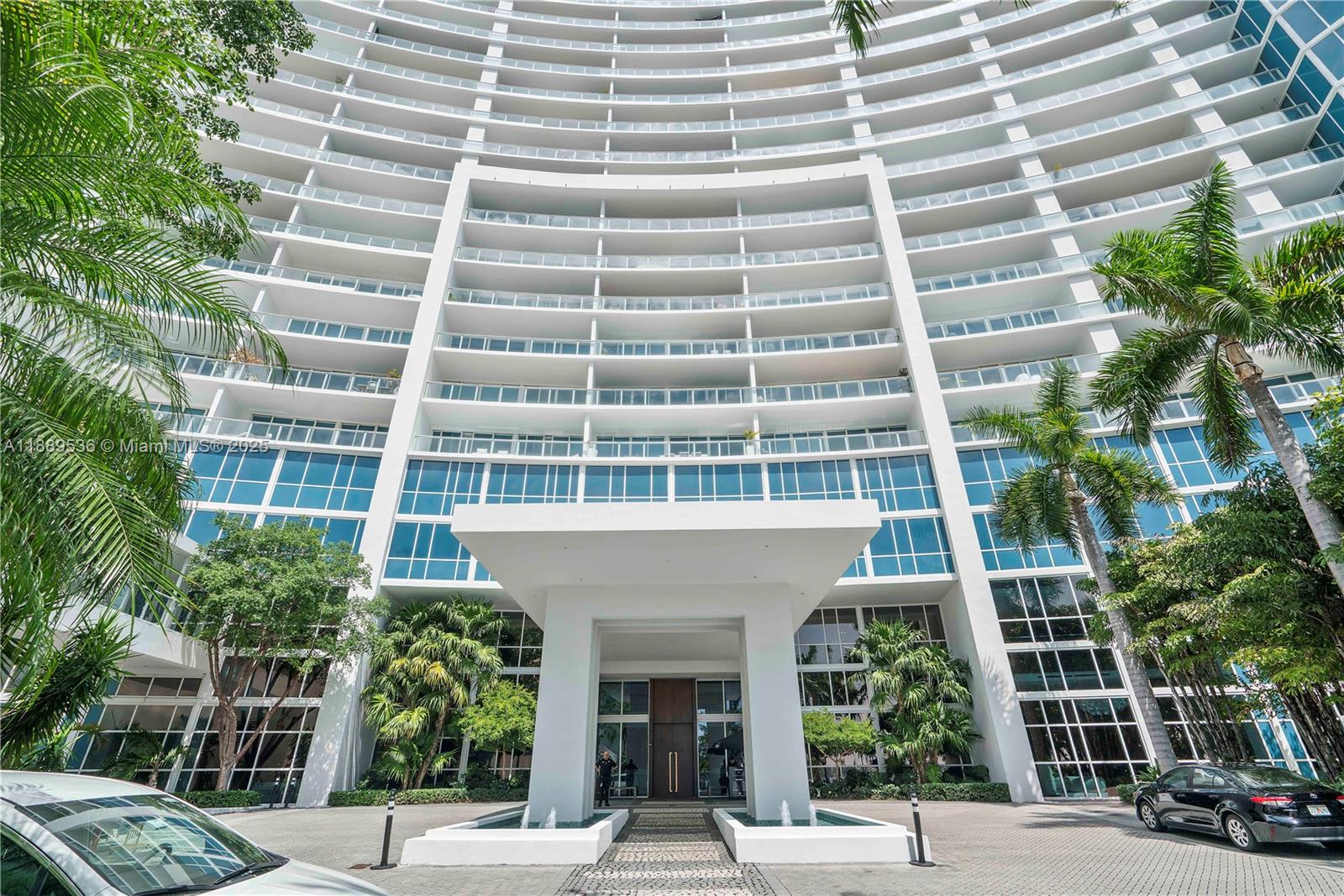 PARAMOUNT BAY CONDO - Residential