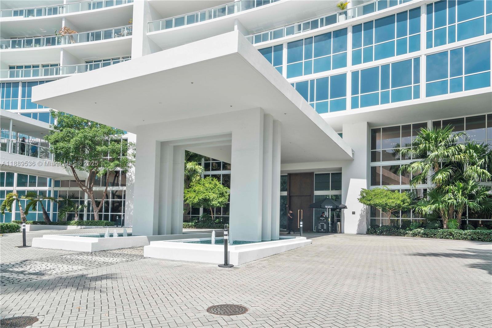 PARAMOUNT BAY CONDO - Residential