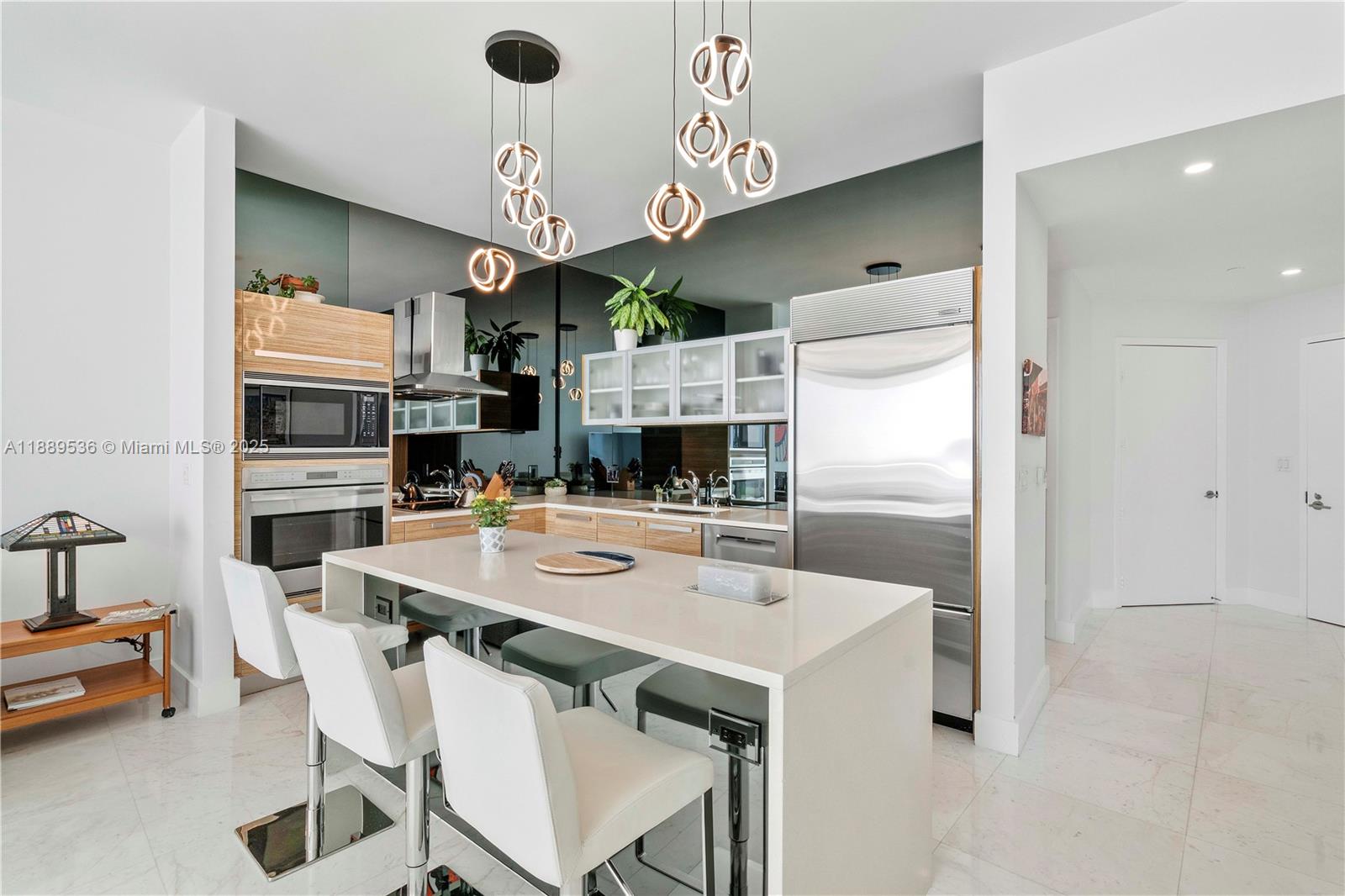 PARAMOUNT BAY CONDO - Residential