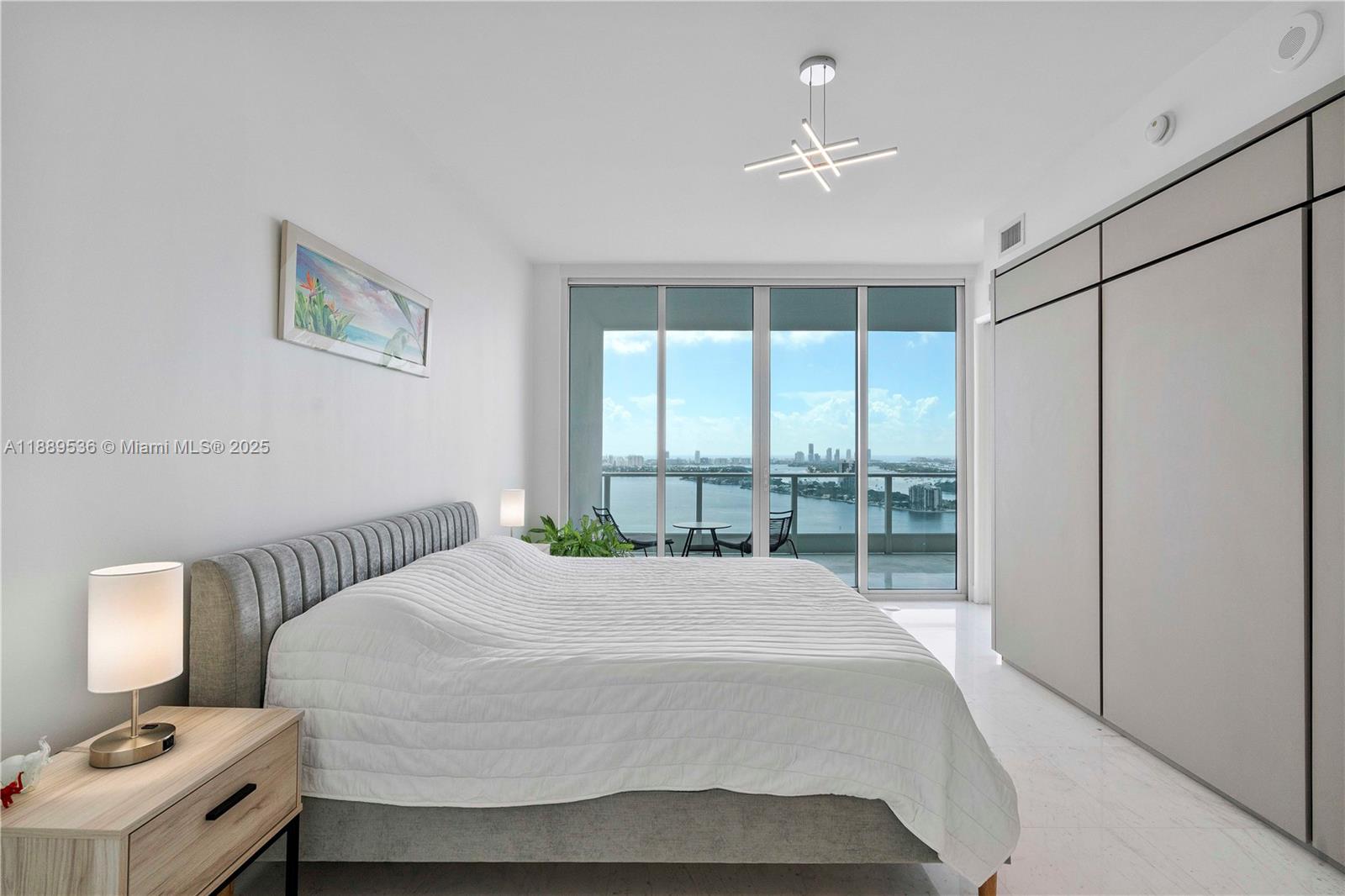 PARAMOUNT BAY CONDO - Residential