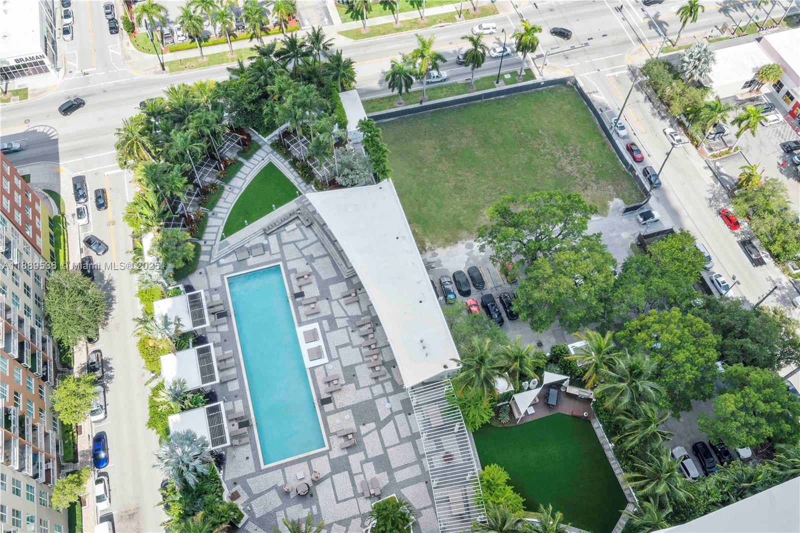 PARAMOUNT BAY CONDO - Residential