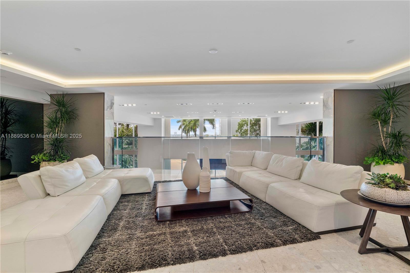 PARAMOUNT BAY CONDO - Residential