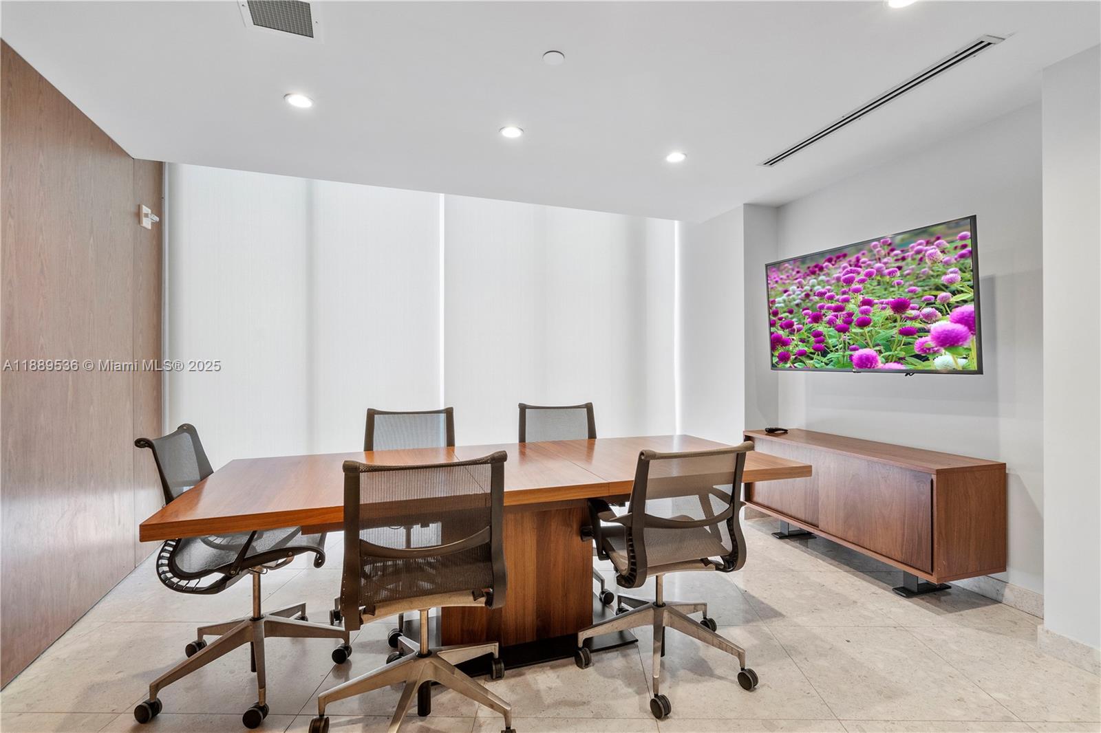 PARAMOUNT BAY CONDO - Residential